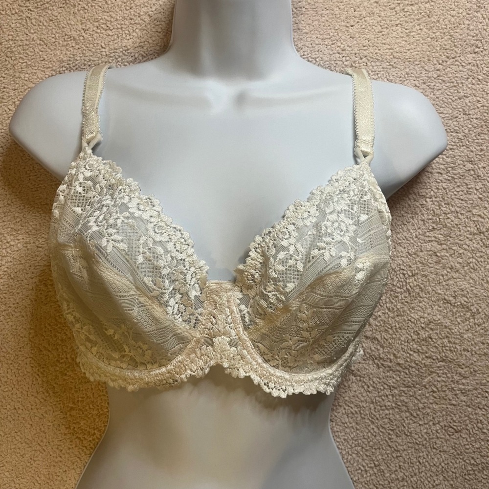 Wacoal Bra Womens 38C Cream Lace Underwire Unlined Adjustable Straps Lingerie